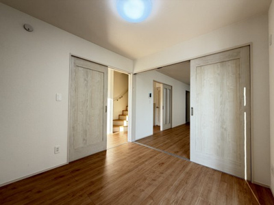 【洋室】 | 読谷村喜名Ⅱ（全11棟）D号棟 | D号棟　1階洋室4.5帖＋CL付き♪