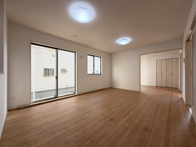 【居間・リビング】 | 読谷村喜名Ⅱ（全11棟）D号棟 | D号棟　LDK16帖♪