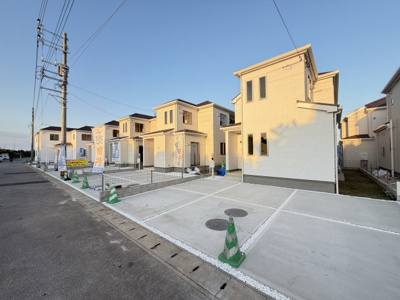 【外観】 | 読谷村喜名Ⅱ（全11棟）D号棟 | D号棟　並列駐車3台完備♪