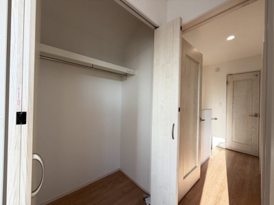 【収納】 | 読谷村喜名Ⅱ（全11棟）D号棟 | D号棟　洋室5帖＋CL付き♪