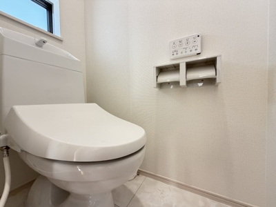 【トイレ】 | 読谷村喜名Ⅱ（全11棟）D号棟 | D号棟　温水洗浄便座♪