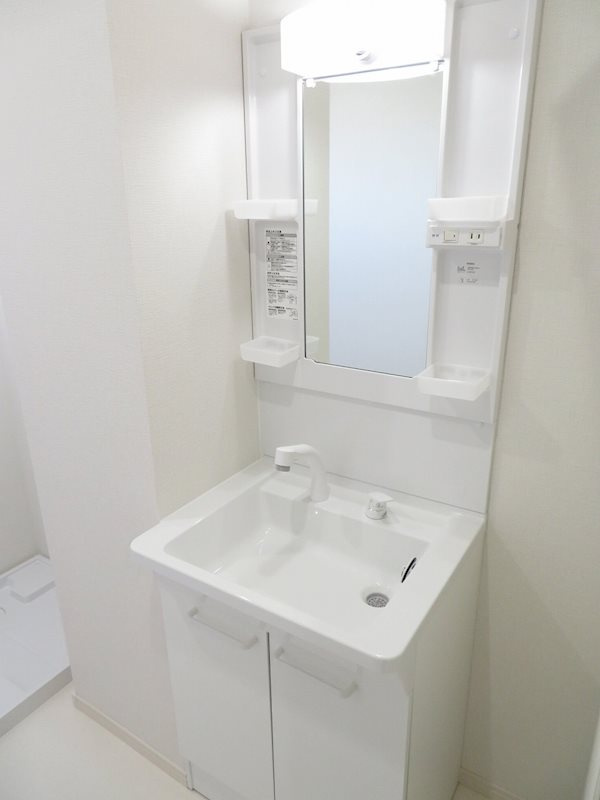 ロイヤル東日暮里1の独立洗面台