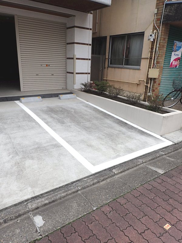 ロイヤル東日暮里1の駐車場