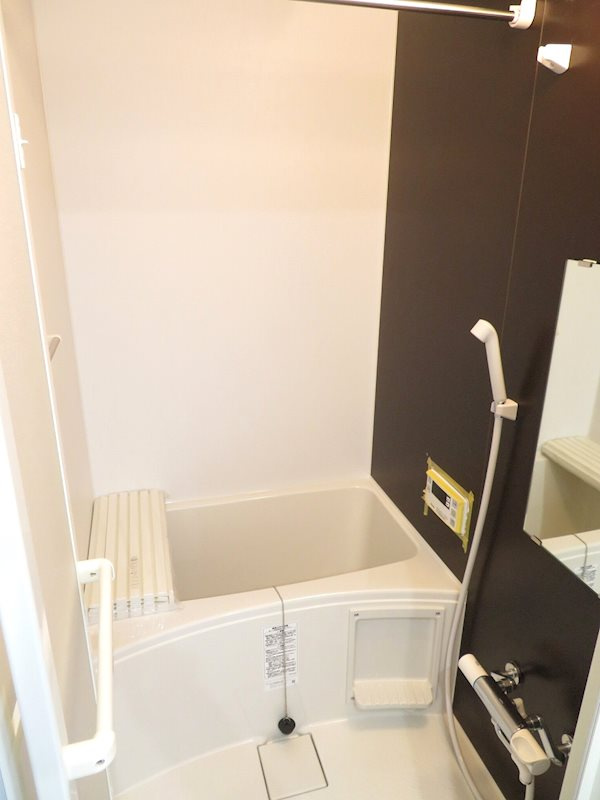 ロイヤル東日暮里1の浴室