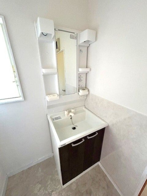 【洗面所】 | 中宗岡1丁目戸建 | 脱衣スペースもあります