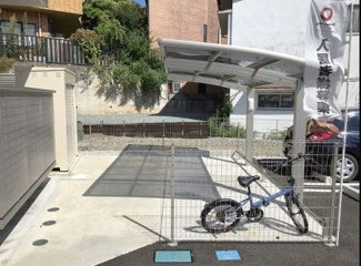 【その他共用部分】 | K-UCHIDA | ネット無料。駐輪場です。