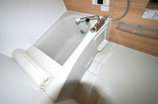 【浴室】 | K-UCHIDA | 清潔感のあるバスルームです。