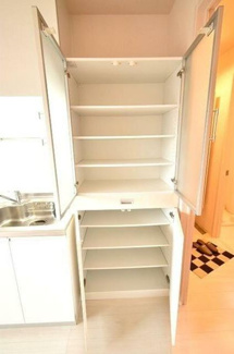 【収納】 | K-UCHIDA | キッチン横に収納があります。