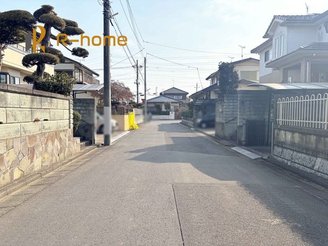 水戸市双葉台1丁目　新築戸建て　A号棟の前面道路含む現地写真|周辺環境も併せて案内致します♪
閑静な住宅地で笑顔あふれる新生活！
ぜひ現地へお越しください♪