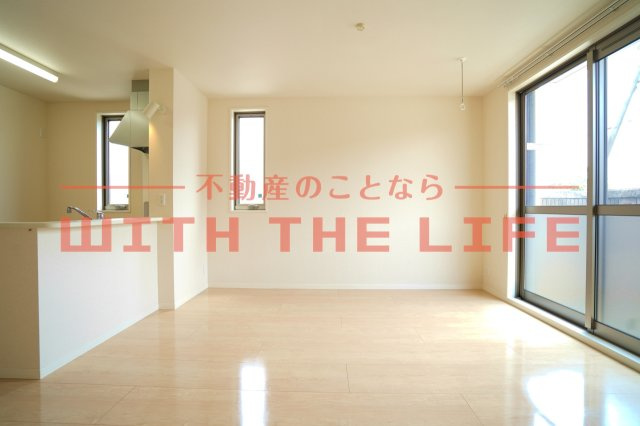 パストラル久留米 【キャッシュバック対象物件】の居間・リビング|こちらのリビングで趣味の時間をお楽しみください
