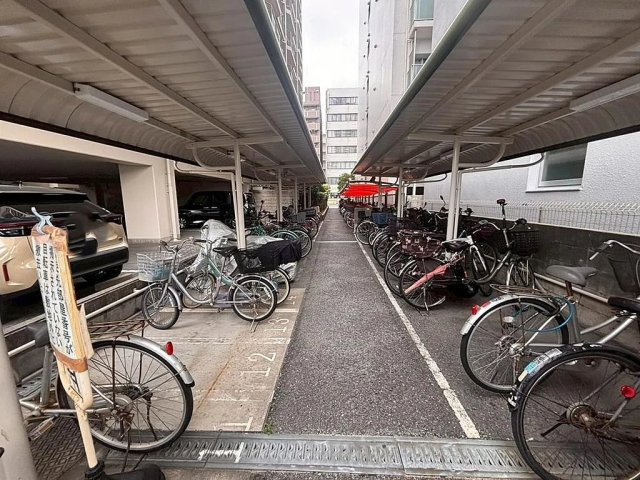 日商岩井太子橋マンションの駐輪場|■物件内覧・資金計画相談・住宅ローン相談、リフォーム相談、お問合せ受付中■
※当日・翌日のご内覧、ご相談はお電話でのお問合せがスムーズです！