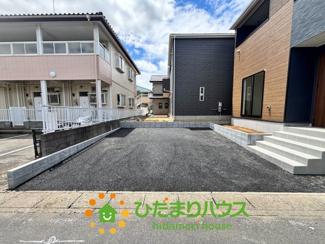 加須市南町第3　新築一戸建て　01　クレイドルガーデンの駐車場