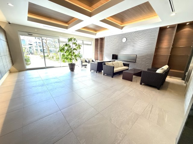 モントーレ香椎浜サーフコートのエントランス|
ゆったりとした時間の流れを感じつつ、安心感に包まれるエントランス♪