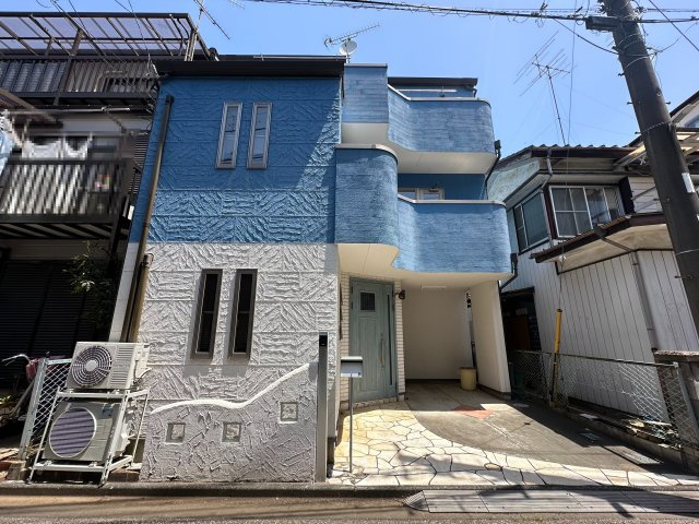 入間郡三芳町大字藤久保の中古一戸建の外観|ビルトインガレージ付車1台駐車可能(車種による)