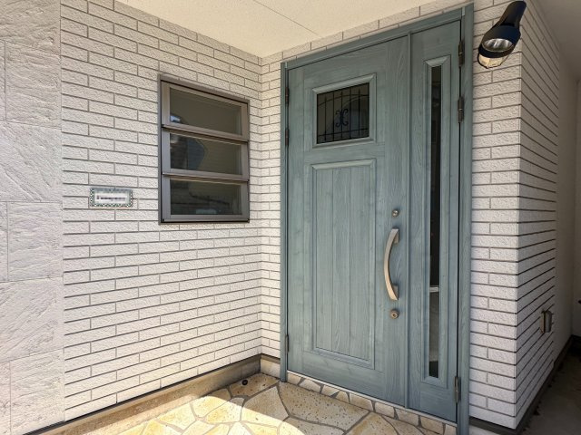 入間郡三芳町大字藤久保の中古一戸建の玄関