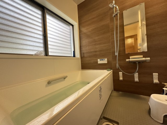 入間郡三芳町大字藤久保の中古一戸建の浴室|お湯が冷めにくい素材を使用した浴槽(追い炊き機能付き)
