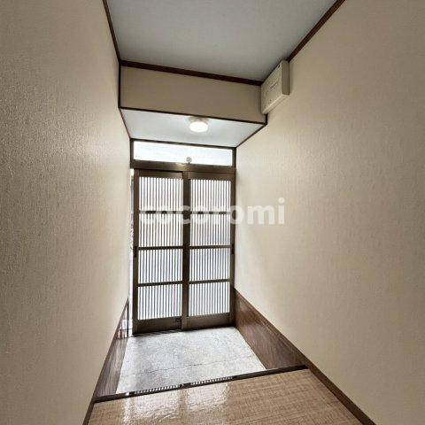 対馬江西町戸建の玄関