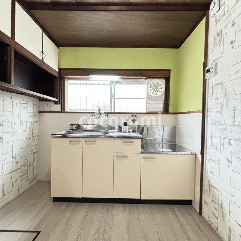 対馬江西町戸建のキッチン