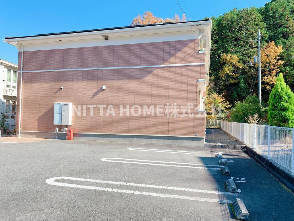 アルメールＡの駐車場|敷地内に駐車場も完備★