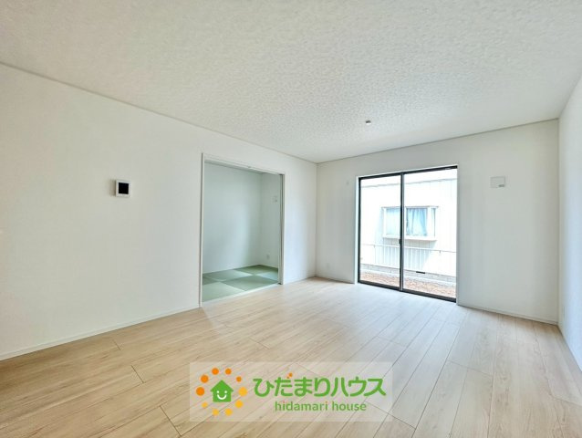 加須市南町第3　新築一戸建て　02　クレイドルガーデンの居間・リビング