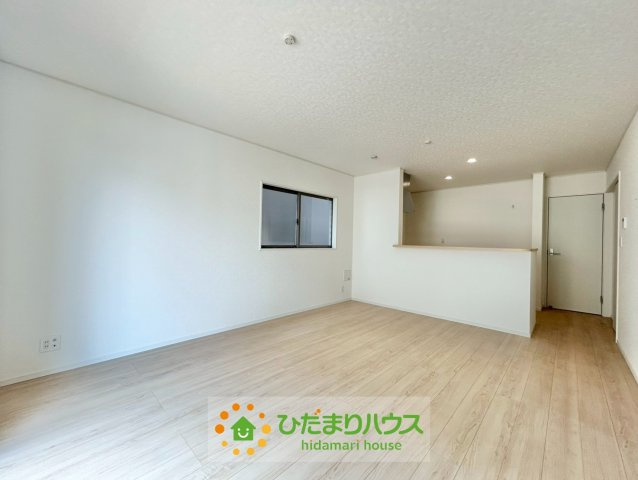 加須市南町第3　新築一戸建て　02　クレイドルガーデンの居間・リビング