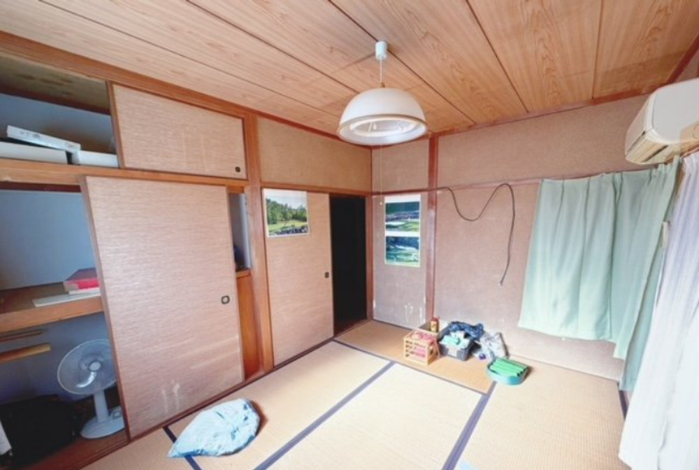 明石市魚住町西岡　中古戸建の寝室|●年中無休：当日予約可●収納スペースが多いので、沢山収納出来るお家です。