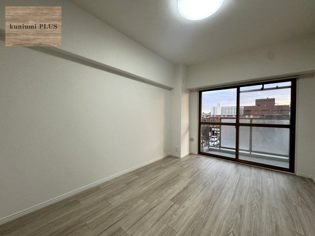 クローバーハイツ森小路3号棟の洋室