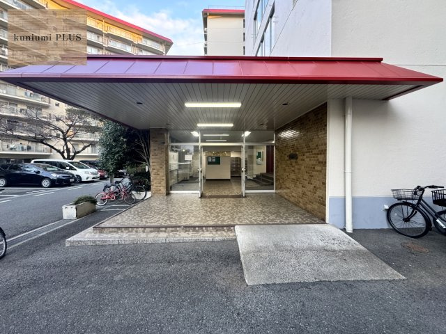 クローバーハイツ森小路3号棟のエントランス