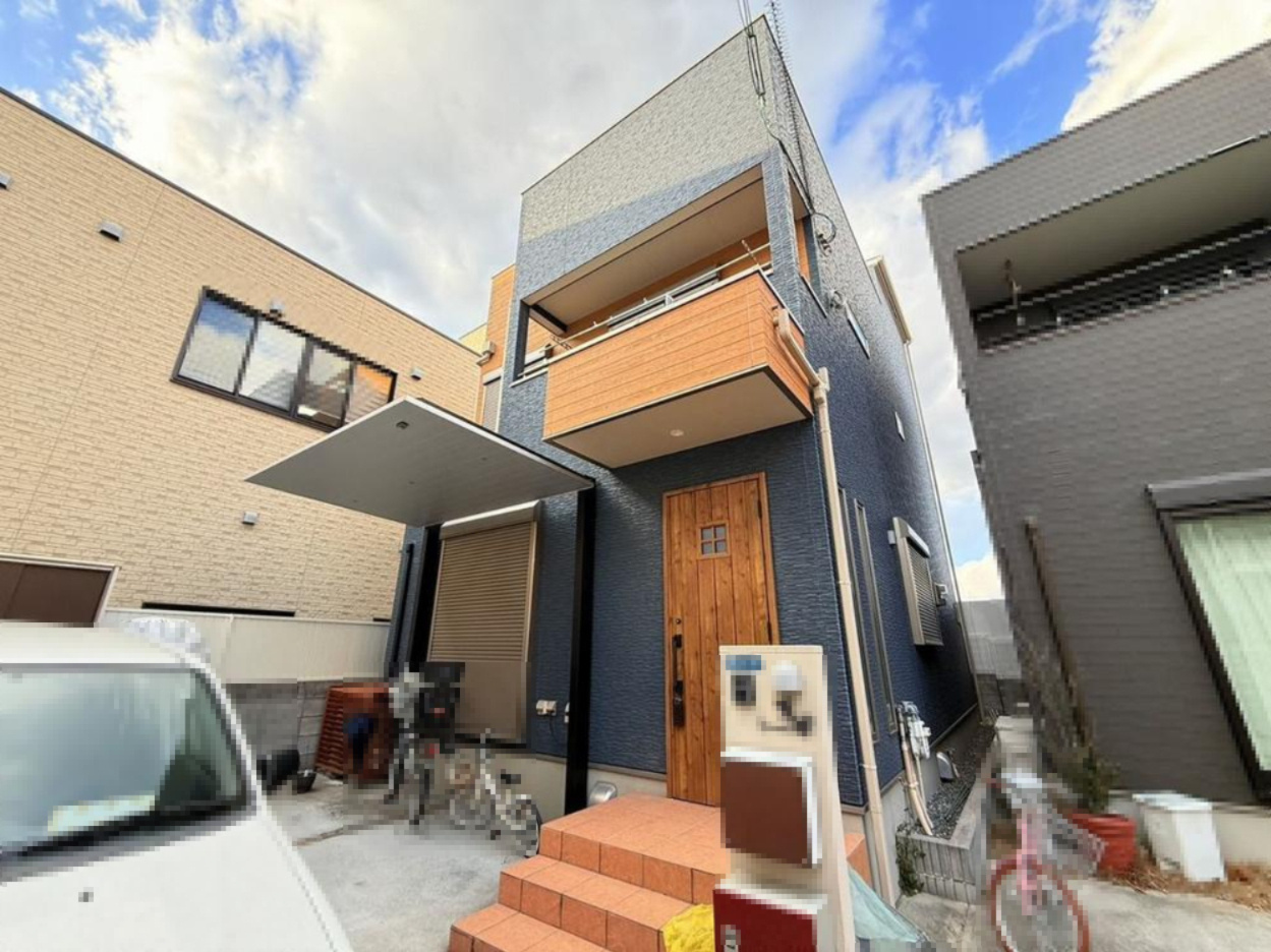 大宮通3丁目　中古一戸建ての外観|新しい生活にいかがでしょうか？外観はお住まいの顔になります。こだわりたいポイントですね。外壁塗装や屋根塗装のご相談も承っております。
■現地内覧・資金計画相談・住宅ローン相談もお問合せ受付中■