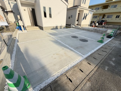 【駐車場】 | 読谷村喜名Ⅱ（全11棟）F号棟 | F号棟　並列駐車3台完備♪