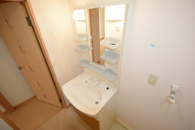 独立洗面化粧台付きでおすすめです！