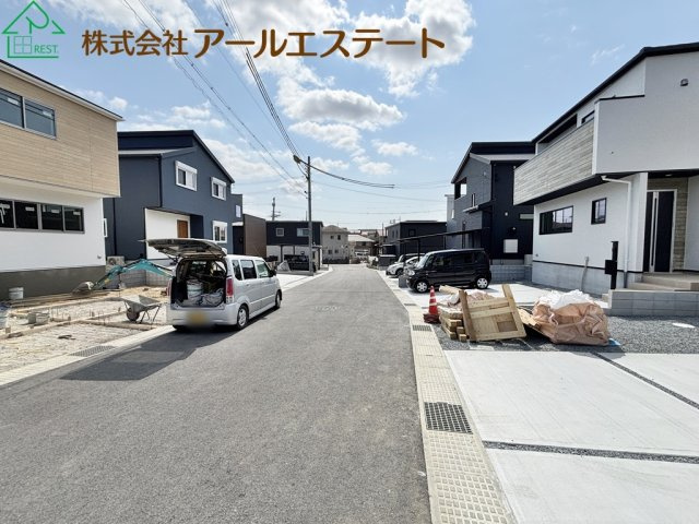 加古郡稲美町中村　　新築戸建の前面道路含む現地写真