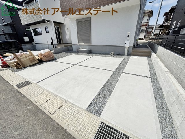加古郡稲美町中村　　新築戸建の駐車場