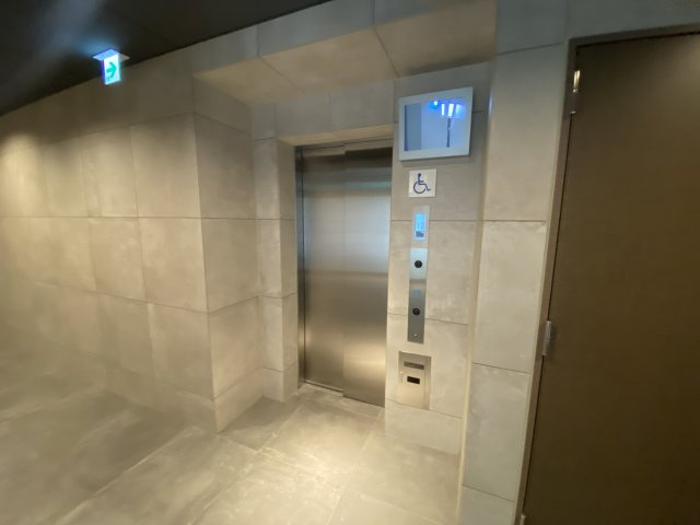 Augusta Residence 新小岩のロビー|エレベーターがあります