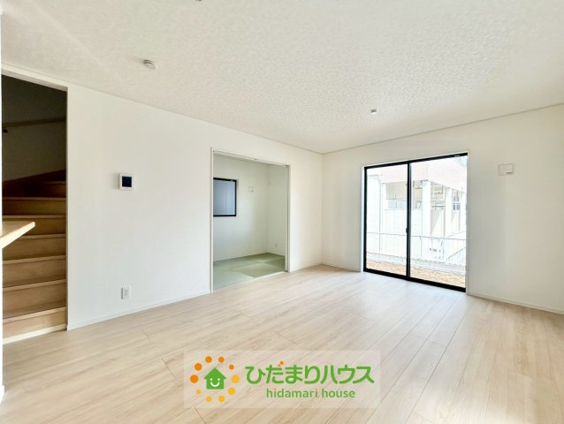 加須市南町第3　新築一戸建て　03　クレイドルガーデンの居間・リビング