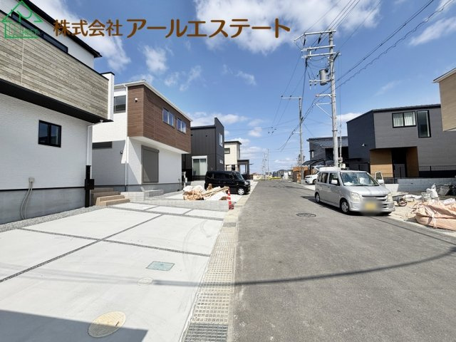 加古郡稲美町中村　　新築戸建の前面道路含む現地写真
