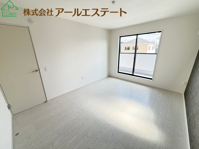加古郡稲美町中村　　新築戸建の洋室