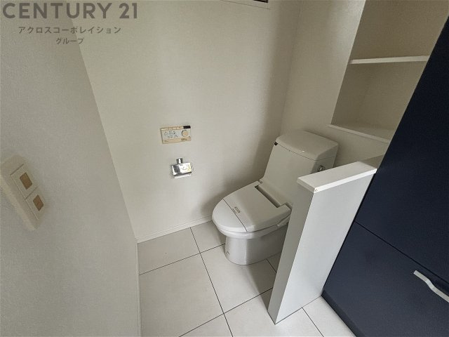 温水洗浄便座付きのトイレです♪