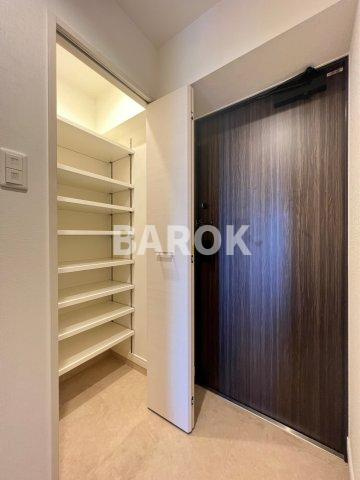 福岡市東区千早４丁目の賃貸マンションの玄関