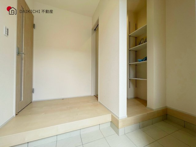 【玄関】 | 北本市石戸4丁目　Livele Garden.S　新築戸建　全1棟　1号棟