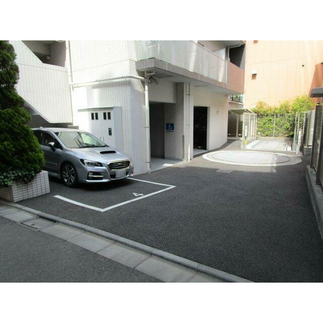 プレール・ドゥーク木場駅前の駐車場