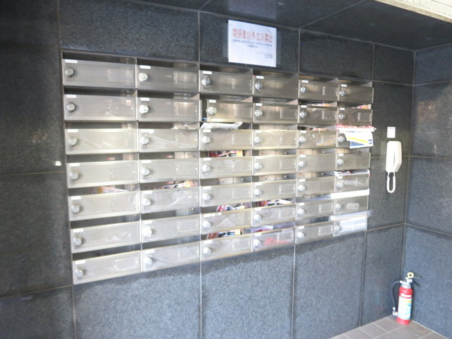 エマーレ新小岩のその他共用部分|プライバシーに配慮したメールボックス。