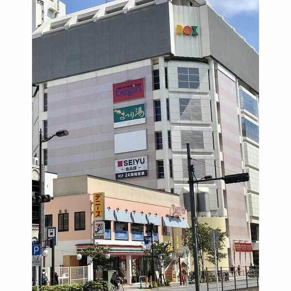 スクエアコートの周辺