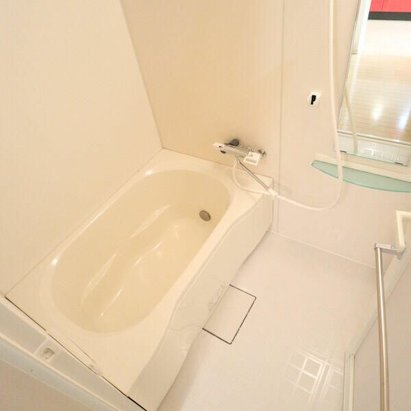 スクエアコートの浴室