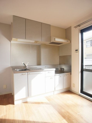 【キッチン】 | コーポラスビックツリーD | 便利な吊戸棚が付いています♪