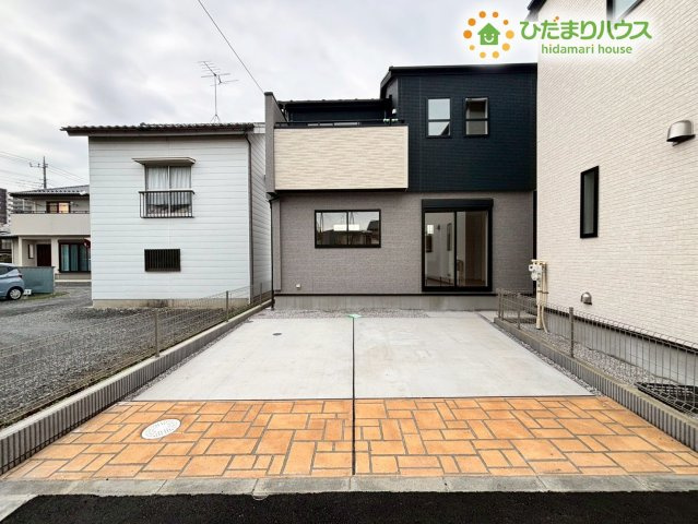 鴻巣市本町7丁目　新築戸建　ブルーミング01の駐車場