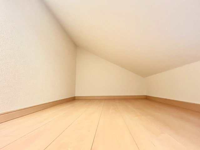 江東区亀戸7丁目　中古戸建の収納|よりお部屋を広く使える、収納量が豊富な小屋裏収納です！

現地ご見学希望・資料請求などお気軽にお問い合わせ下さい！
03-5990-5201