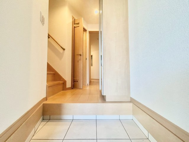 江東区亀戸7丁目　中古戸建の玄関|玄関横にはシューズボックスがついているため、片付いた玄関がキープできます！

現地ご見学希望・資料請求などお気軽にお問い合わせ下さい！
03-5990-5201