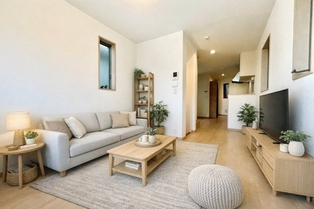 江東区亀戸7丁目　中古戸建の居間・リビング|2階リビングは外からの視線が気にならない、寛ぎのプライベート空間！

現地ご見学希望・資料請求などお気軽にお問い合わせ下さい！
03-5990-5201