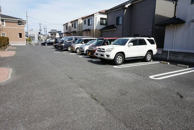 ジェルメ　グラ－スⅡの駐車場